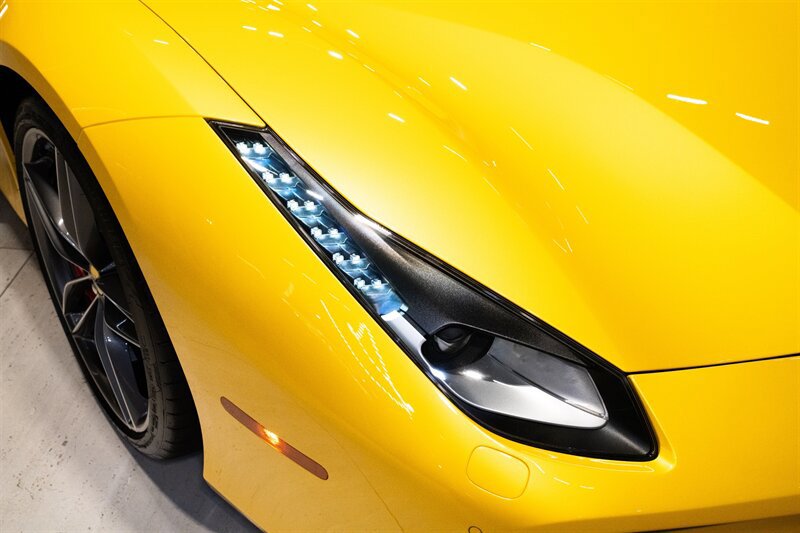 Used 2016 Ferrari 488 GTB RWD image 8