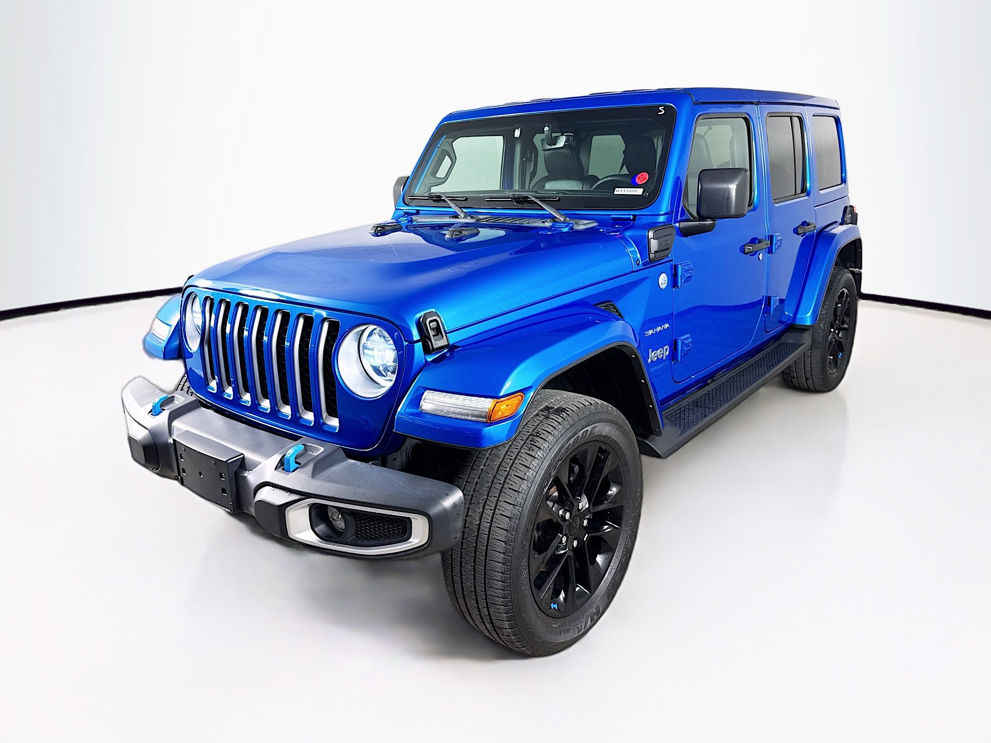 Used 2023 Jeep Wrangler Unlimited Sahara w/ Cold Weather Group image 4