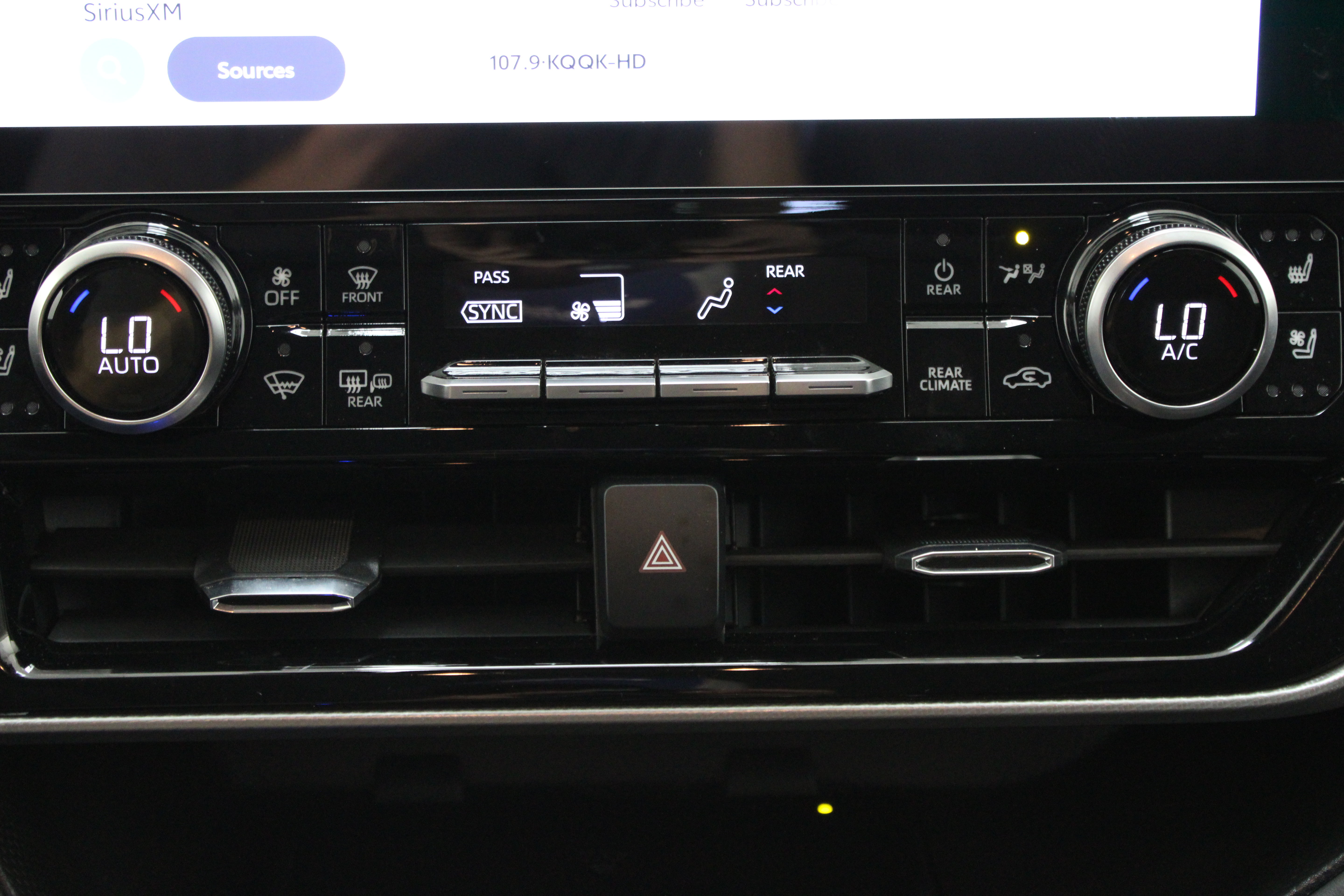 Used 2024 Toyota Highlander Platinum FWD image 20