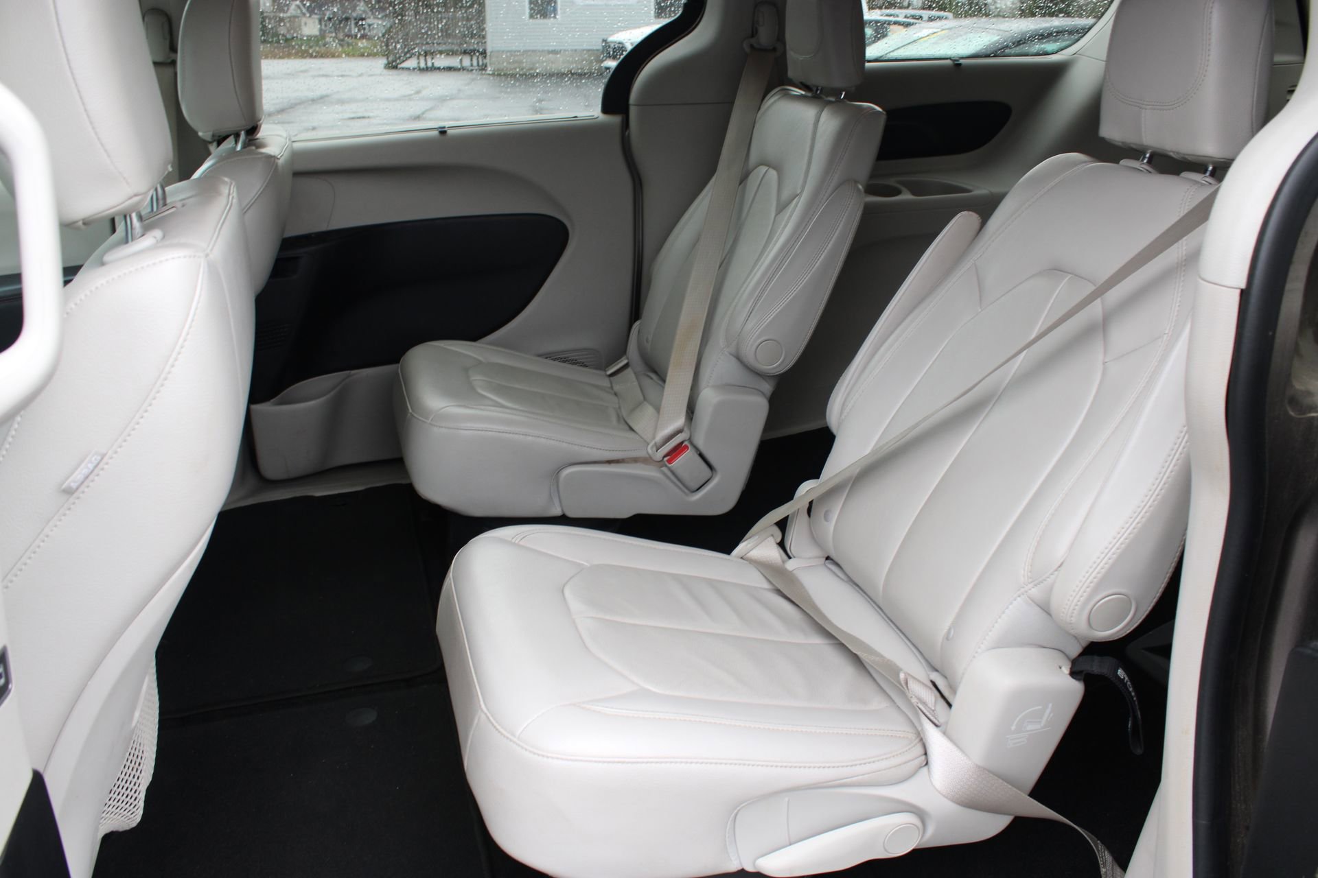 Used 2017 Chrysler Pacifica Touring-L image 18