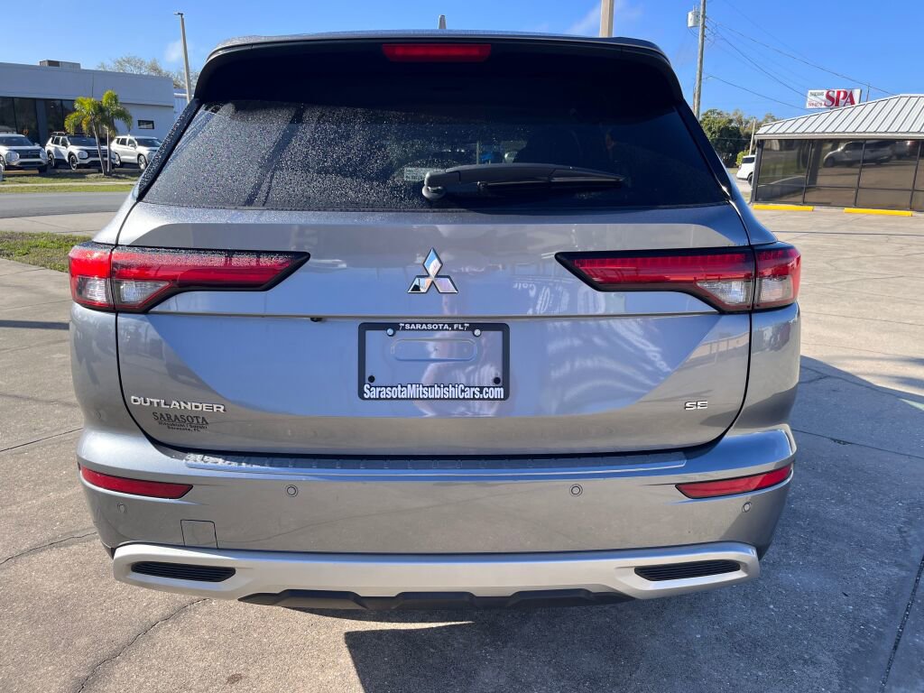 Used 2024 Mitsubishi Outlander SE image 4
