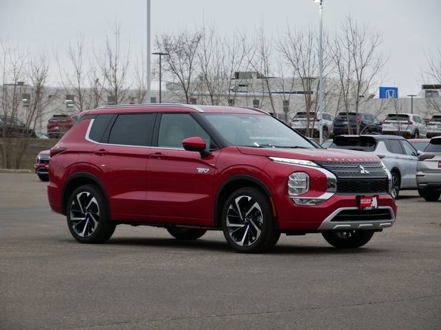Used 2025 Mitsubishi Outlander SEL image 1