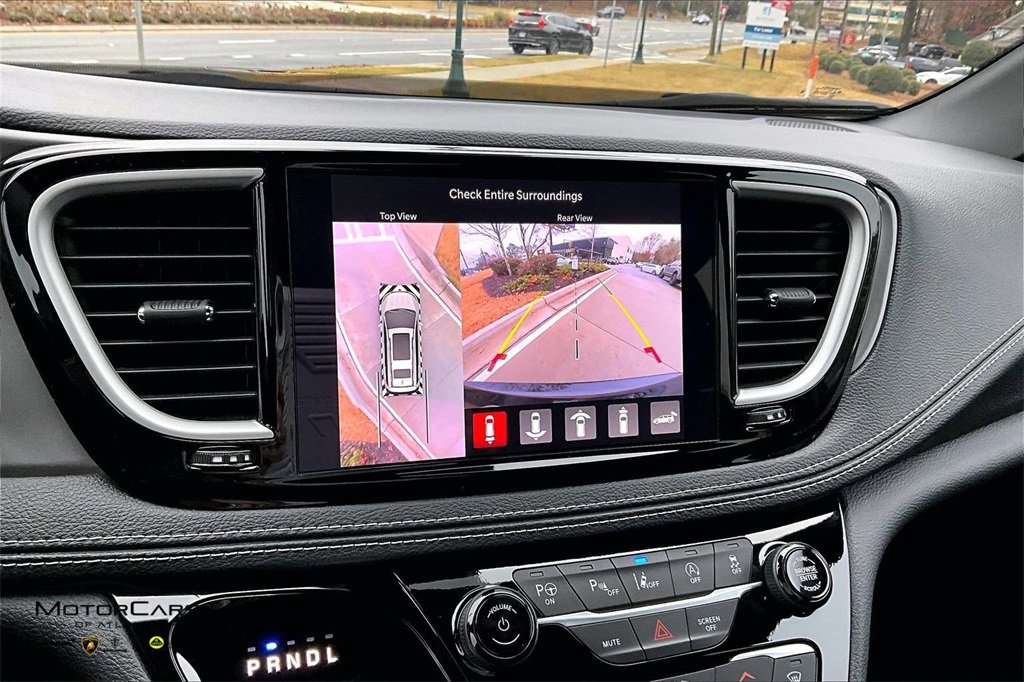 Used 2025 Chrysler Pacifica Select image 20