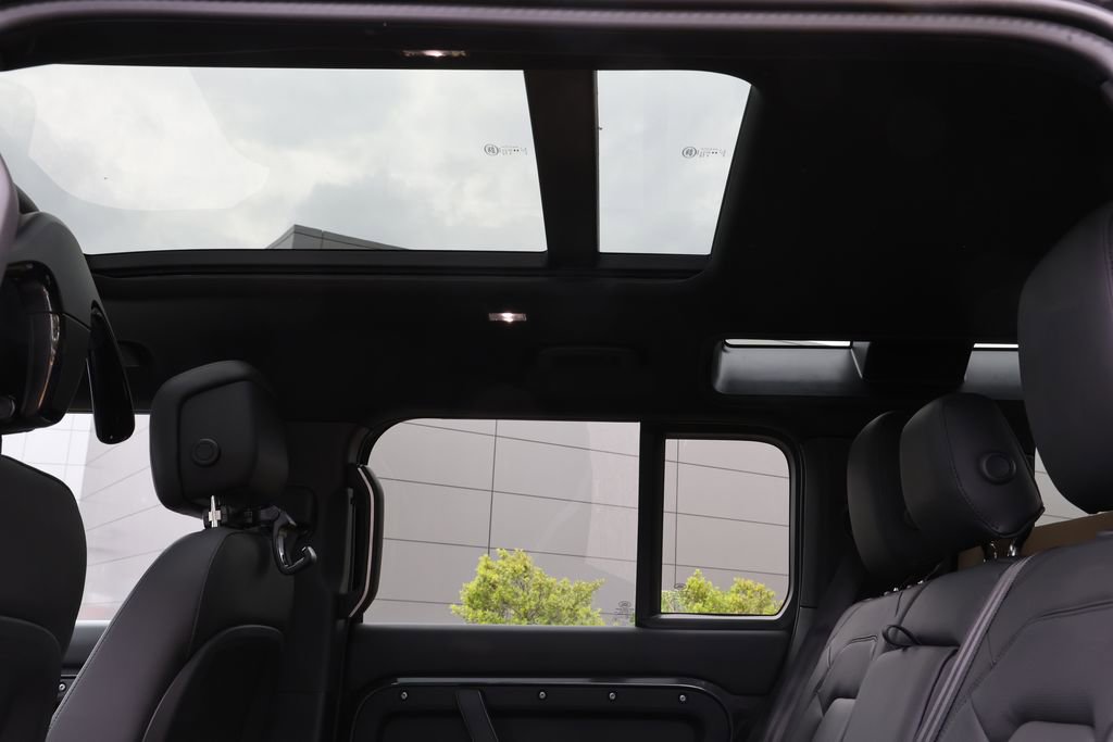 New 2026 Land Rover Defender 110 X-Dynamic SE AWD/4WD image 18