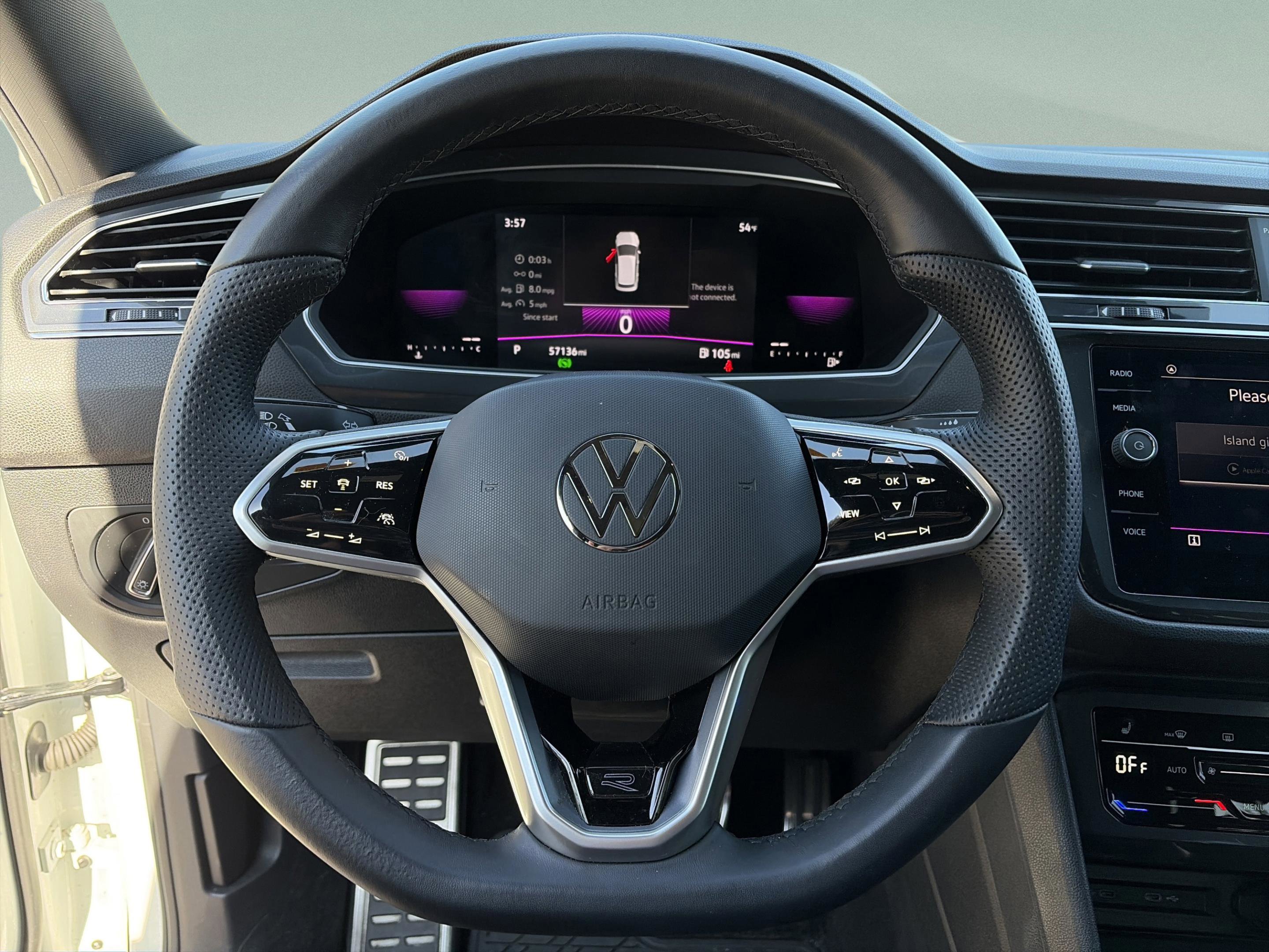 Used 2022 Volkswagen Tiguan SE R-Line image 11