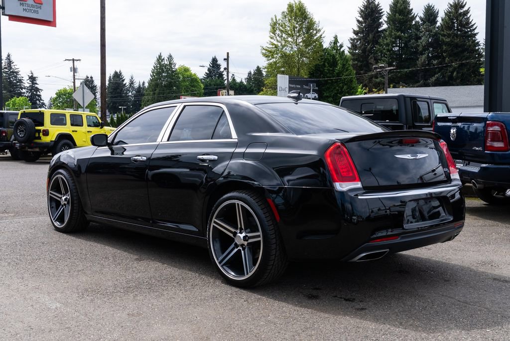 Used 2016 Chrysler 300 C RWD image 4