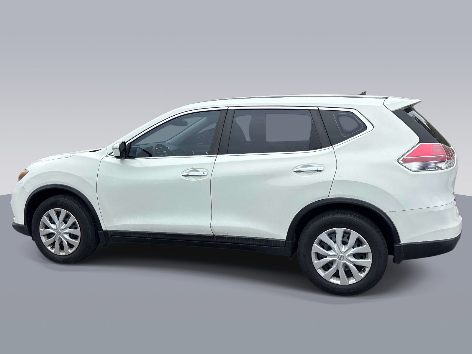 Used 2014 Nissan Rogue S FWD image 4