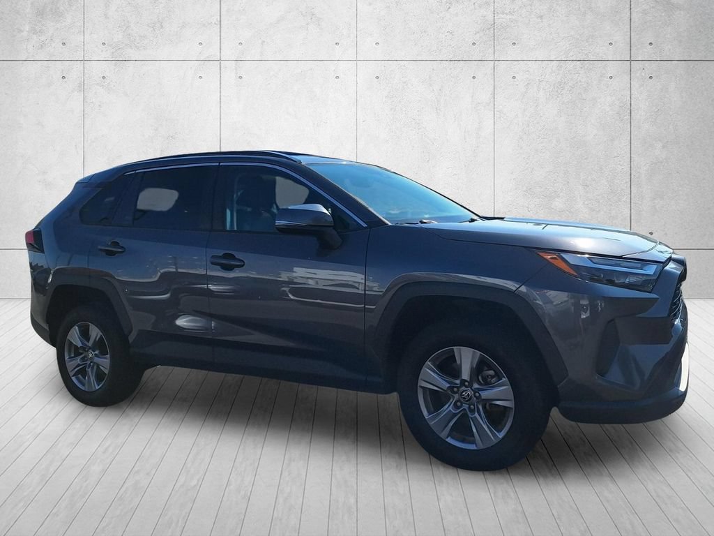 Used 2022 Toyota RAV4 XLE w/ Convenience Package FWD image 3
