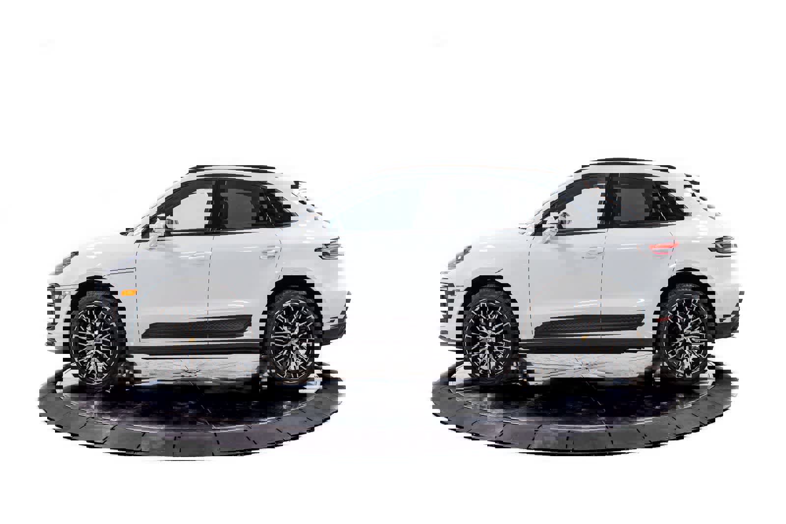 Certified 2026 Porsche Macan image 2