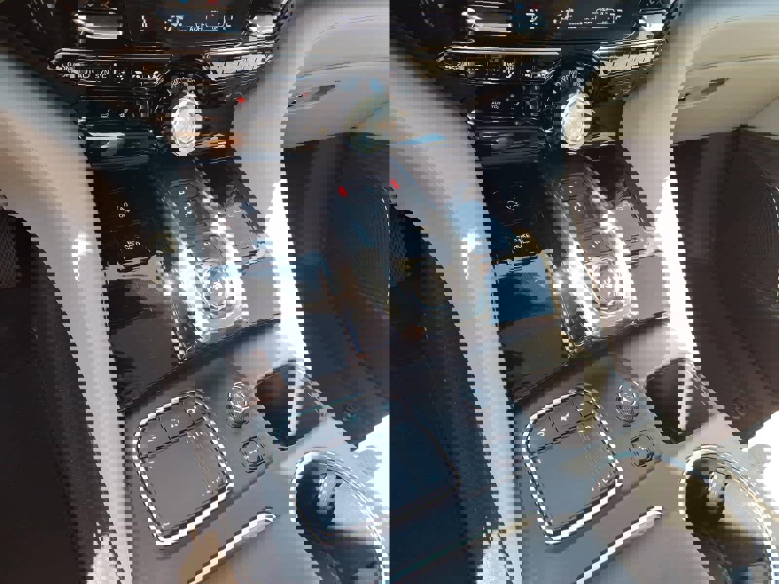 Certified 2024 Acura MDX SH-AWD w/ Technology Package image 28