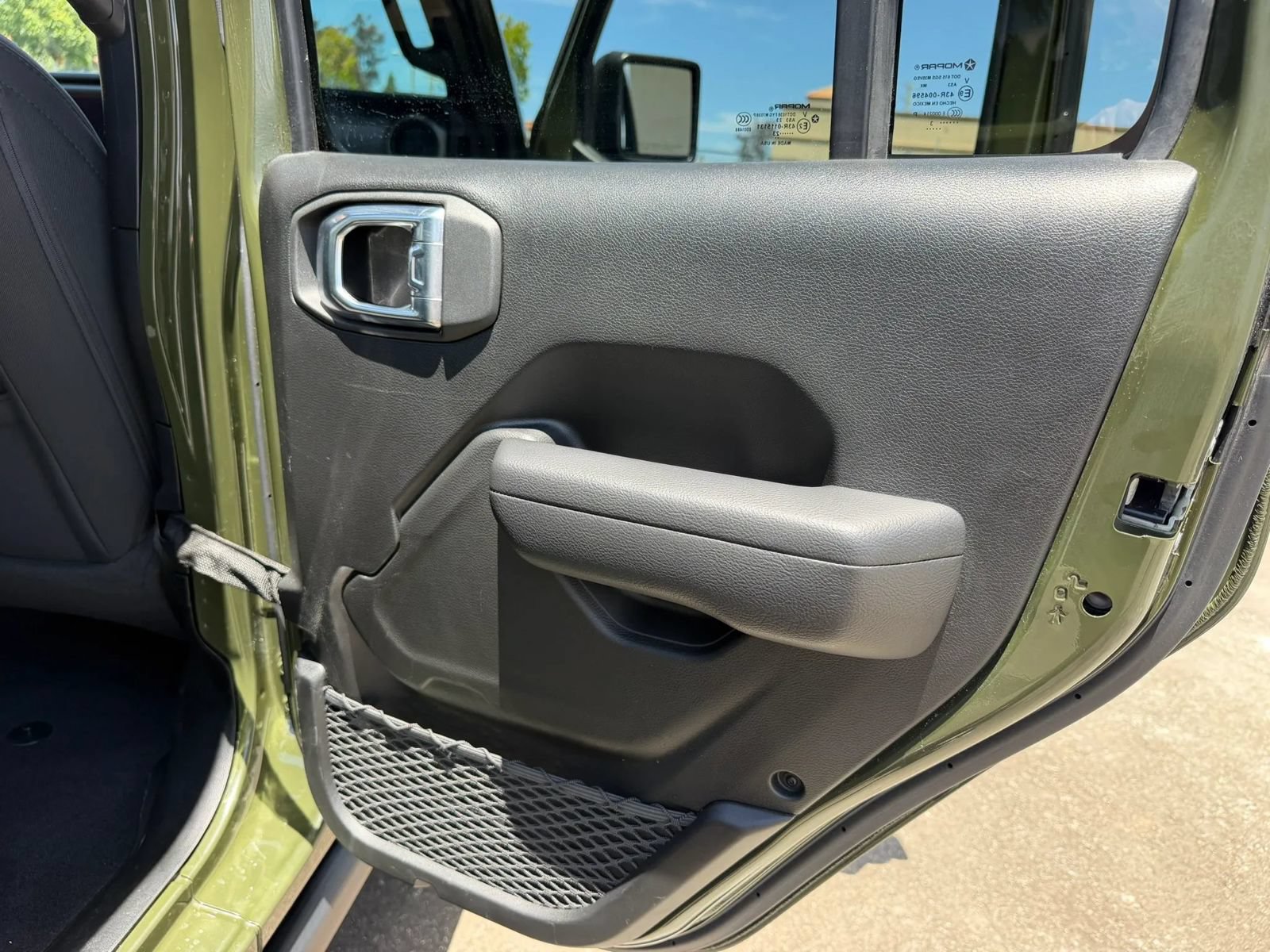 Used 2023 Jeep Wrangler Unlimited w/ Sun & Screen Package AWD/4WD image 29
