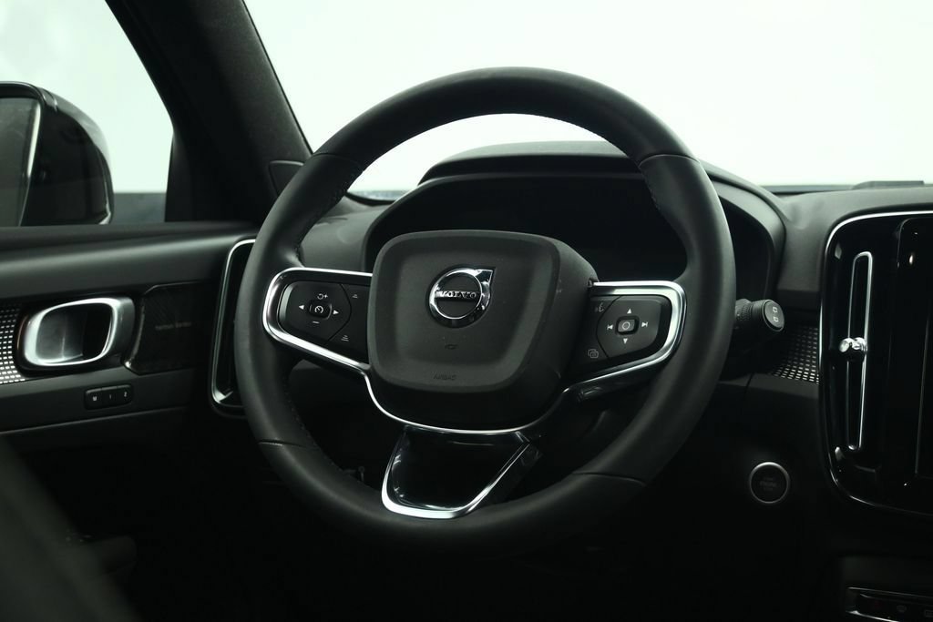 Used 2022 Volvo XC40 T5 R-Design AWD/4WD image 39