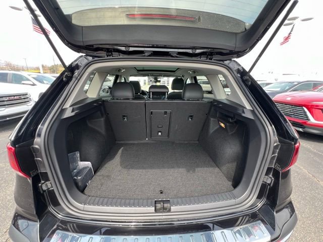 Used 2023 Volkswagen Taos SE w/ Panoramic Sunroof Package AWD/4WD image 23