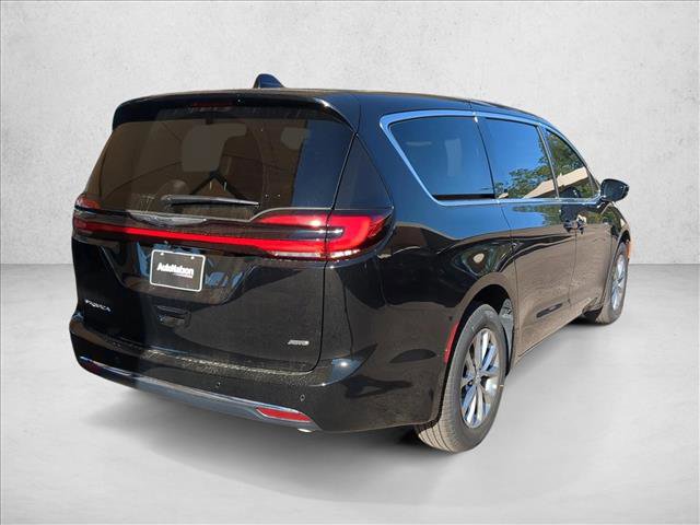 New 2026 Chrysler Pacifica Select image 2
