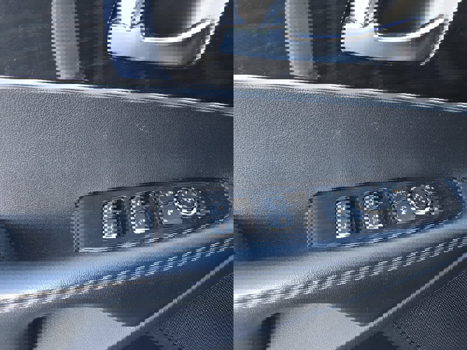 Used 2019 Kia Sorento LX image 12