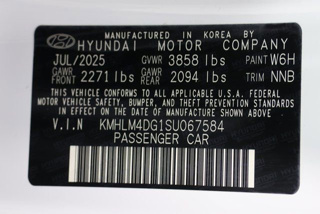 Used 2025 Hyundai Elantra Sport FWD image 28