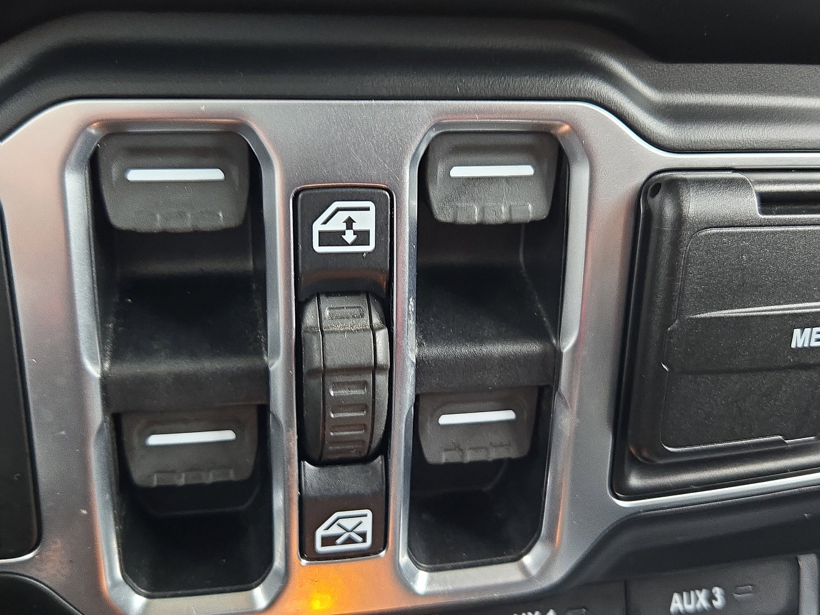 Used 2020 Jeep Gladiator Overland image 16