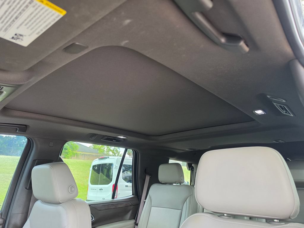 Used 2021 Chevrolet Tahoe Z71 w/ Luxury Package AWD/4WD image 35