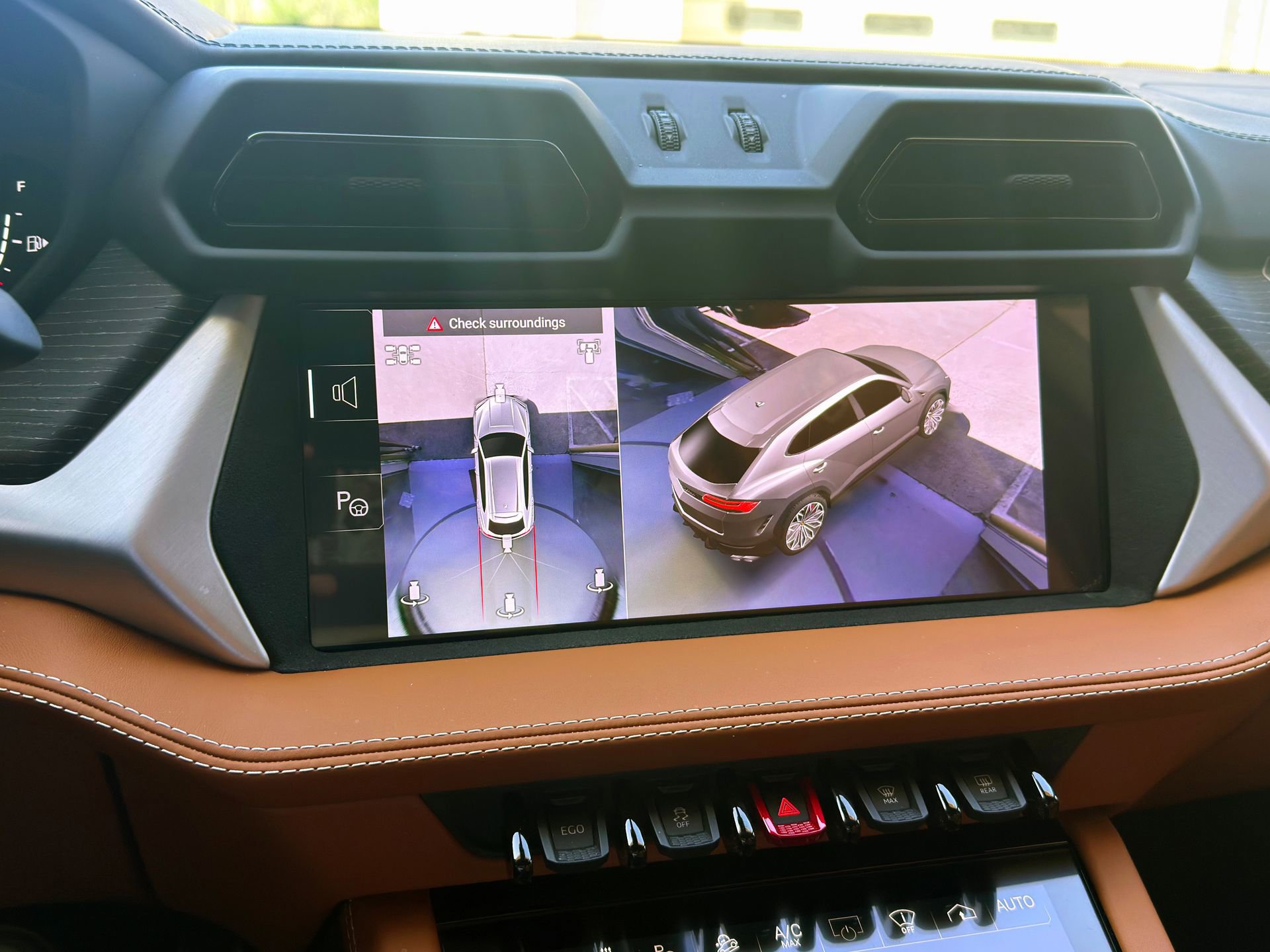 Used 2025 Lamborghini Urus SE image 18