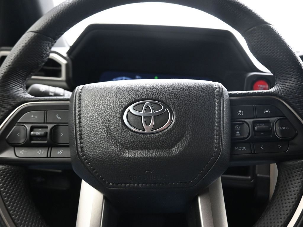 Used 2024 Toyota Tacoma TRD Off-Road AWD/4WD image 7