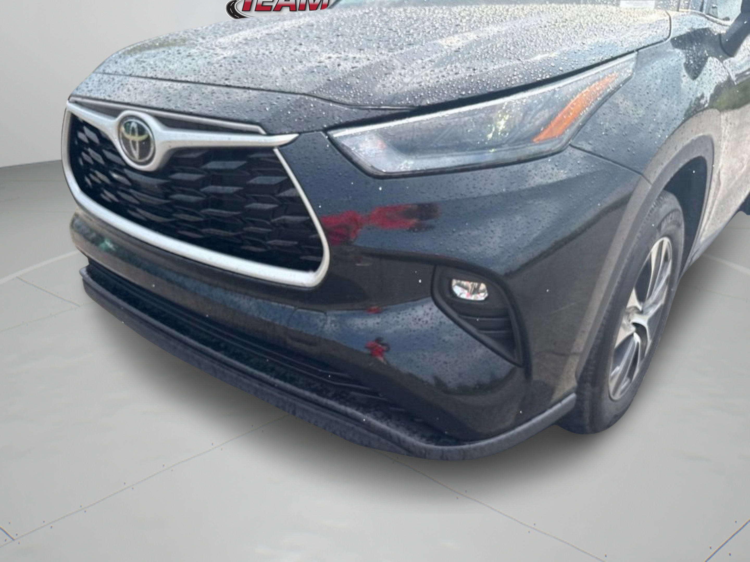 Used 2024 Toyota Highlander XLE FWD image 5