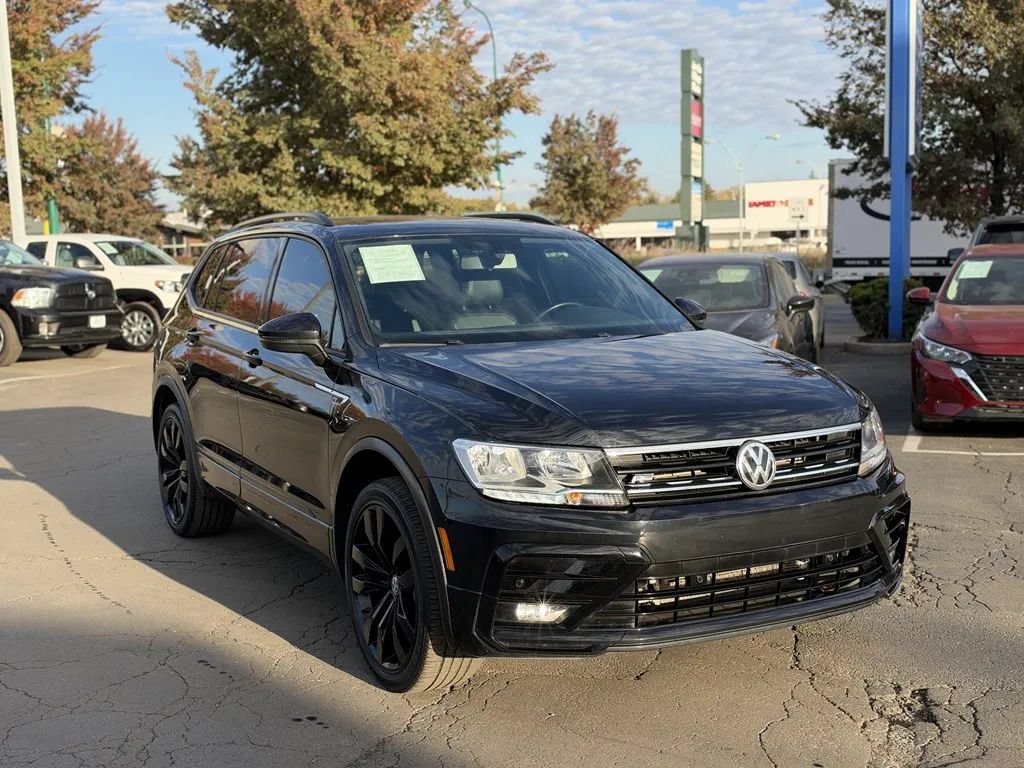 Used 2020 Volkswagen Tiguan SE R-Line AWD/4WD image 3