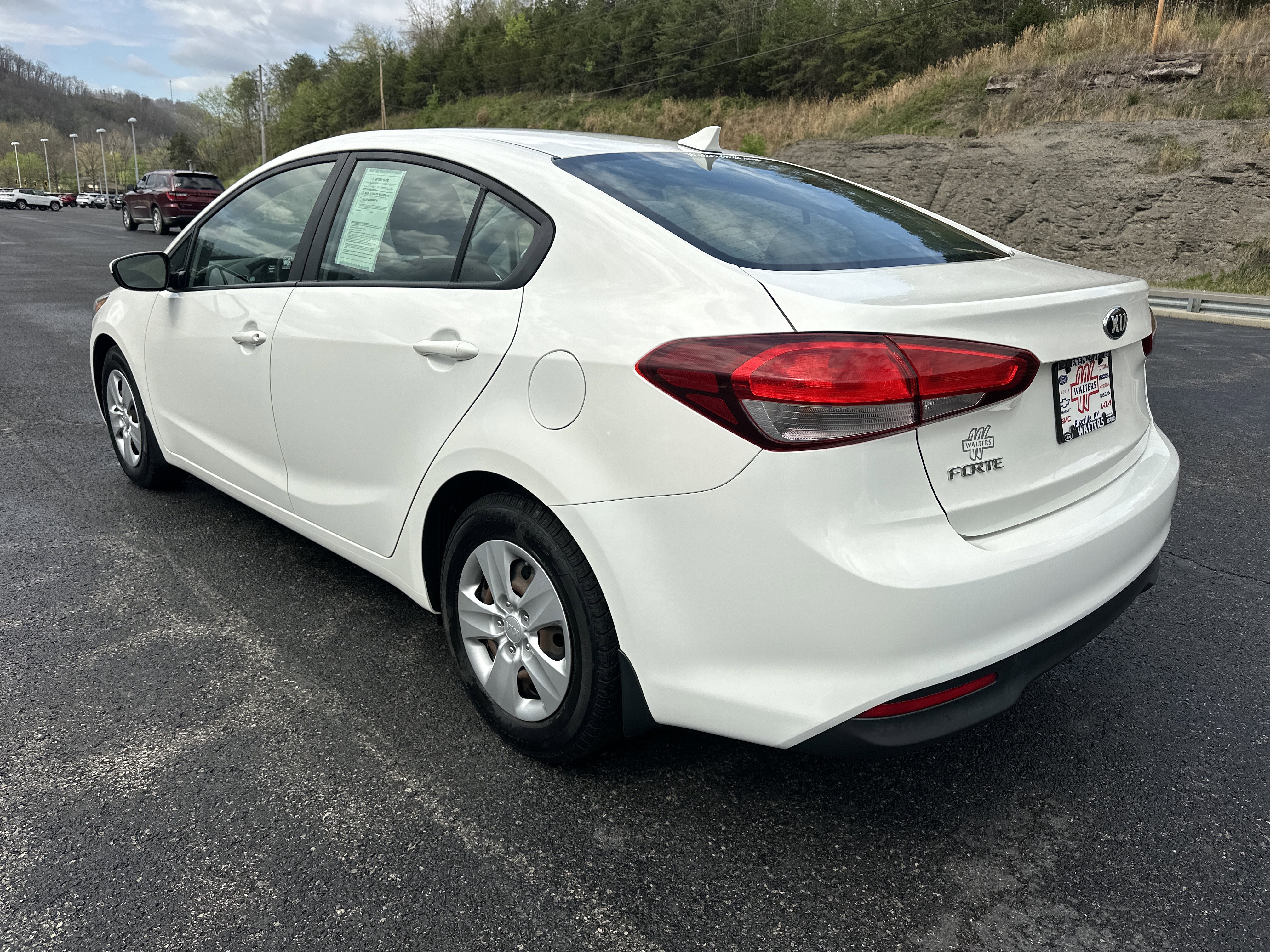 Used 2017 Kia Forte LX image 6