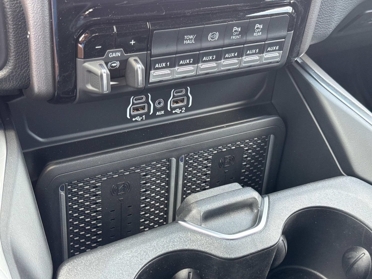 New 2026 RAM 2500 Laramie w/ Night Edition AWD/4WD image 32
