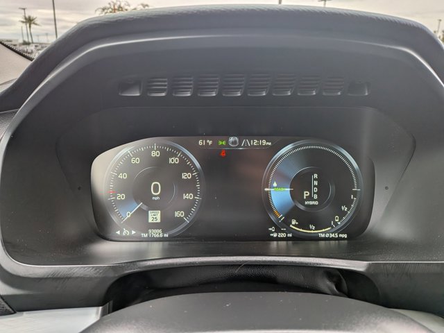 Used 2016 Volvo XC90 T8 Momentum w/ Vision Package image 10