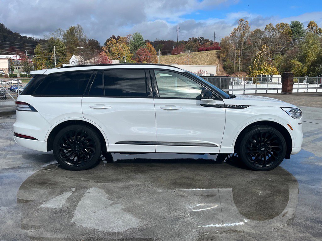 Used 2022 Lincoln Aviator Reserve w/ Equipment Group 201A image 2