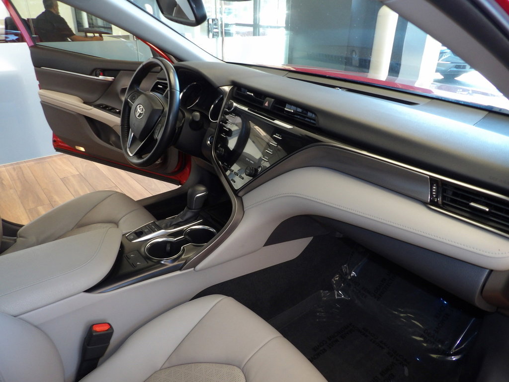 Used 2019 Toyota Camry XSE image 13
