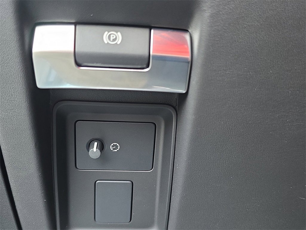 New 2026 Land Rover Defender 110 OCTA image 28