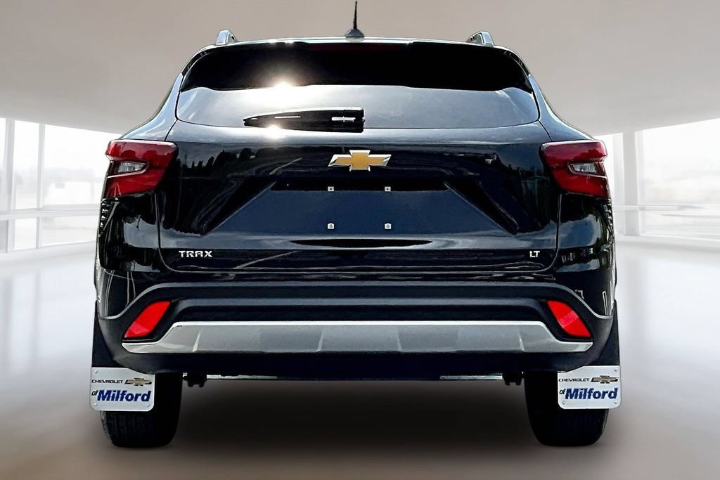 Used 2025 Chevrolet Trax LT FWD image 5