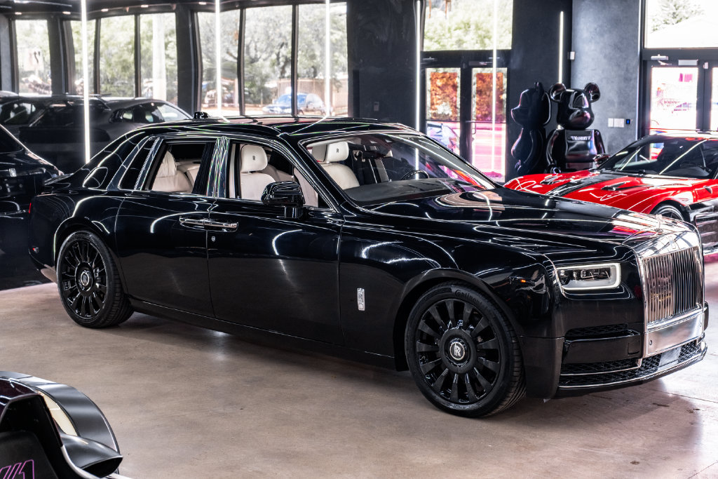 Used 2022 Rolls-Royce Phantom Sedan w/ The Phantom Package RWD image 1