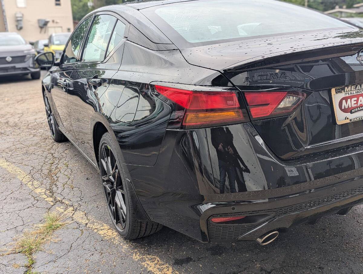 New 2026 Nissan Altima 2.5 SR w/ SR Midnight Edition Package AWD/4WD image 7