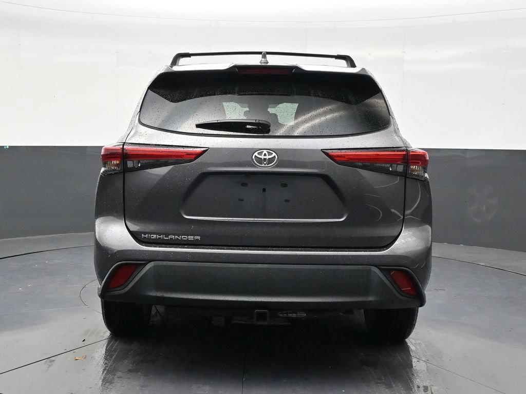 Used 2021 Toyota Highlander L FWD image 4