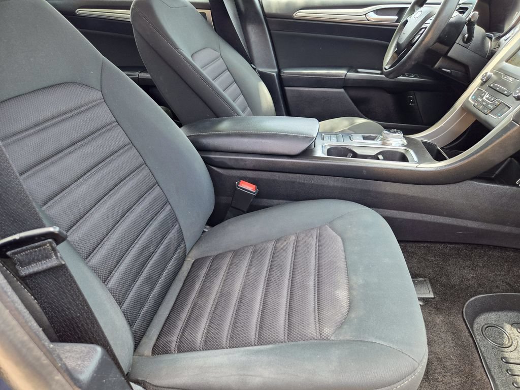 Used 2019 Ford Fusion SE FWD image 9