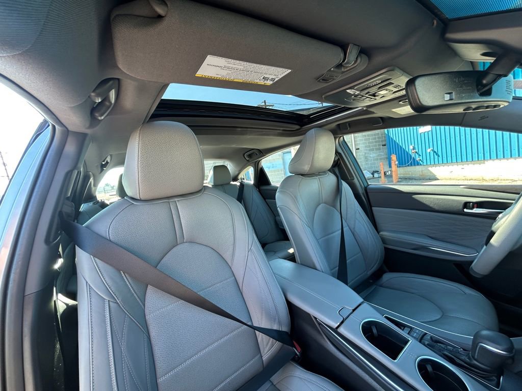 Used 2019 Toyota Avalon Limited image 27