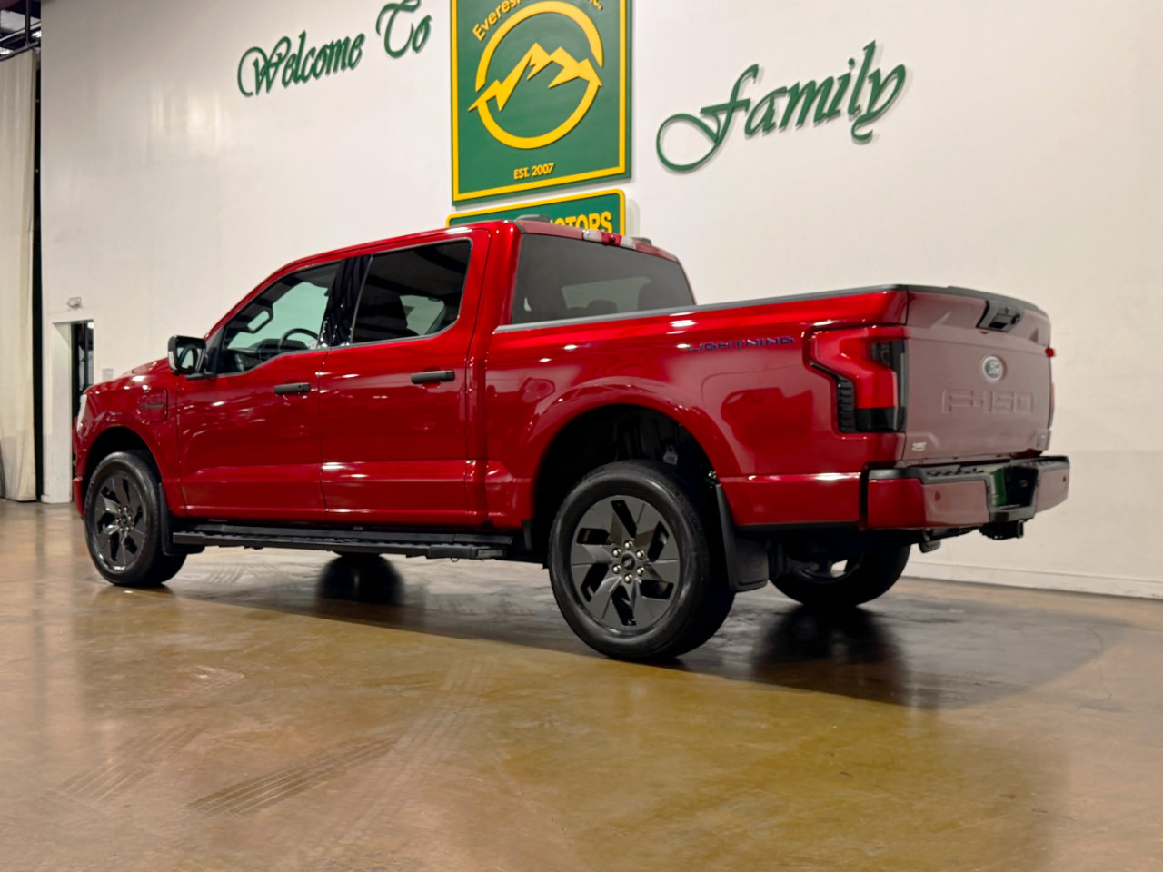 Used 2023 Ford F150 Lightning XLT image 7