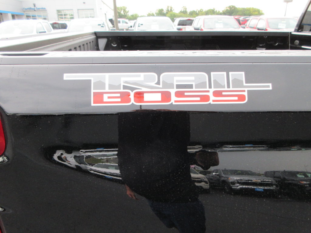 New 2026 Chevrolet Silverado 1500 Custom Trail Boss w/ LPO, Dark Essentials Package AWD/4WD image 13