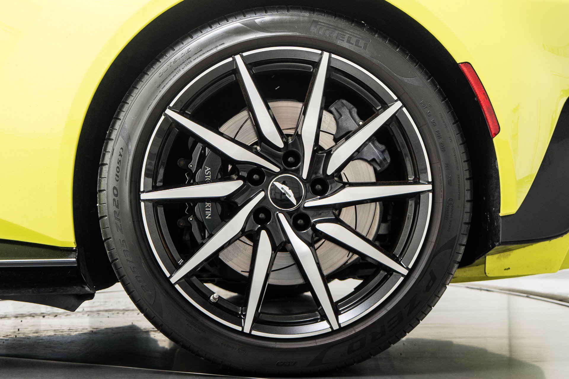 Used 2019 Aston Martin V8 Vantage Coupe RWD image 10