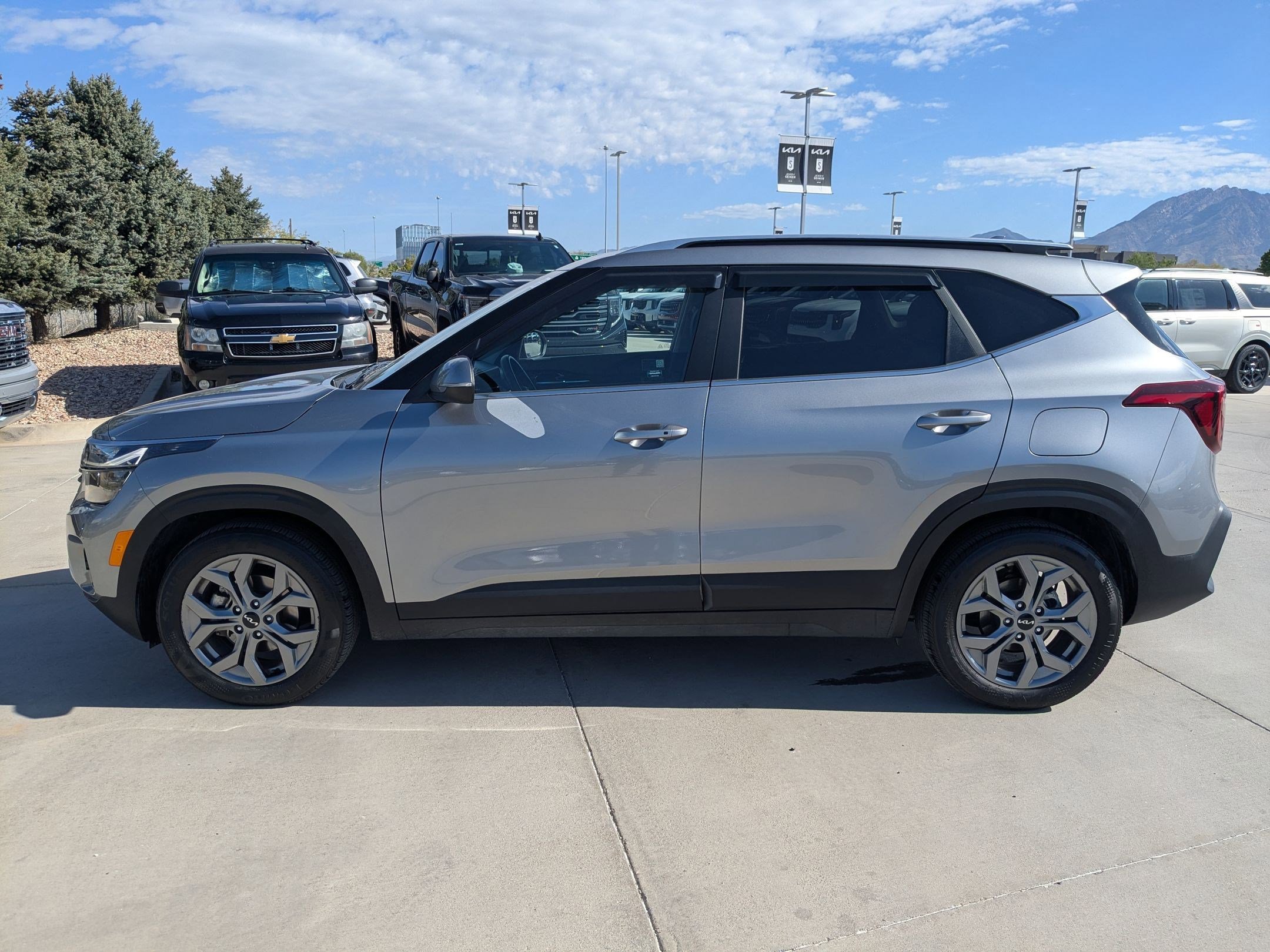 Used 2024 Kia Seltos S FWD image 2