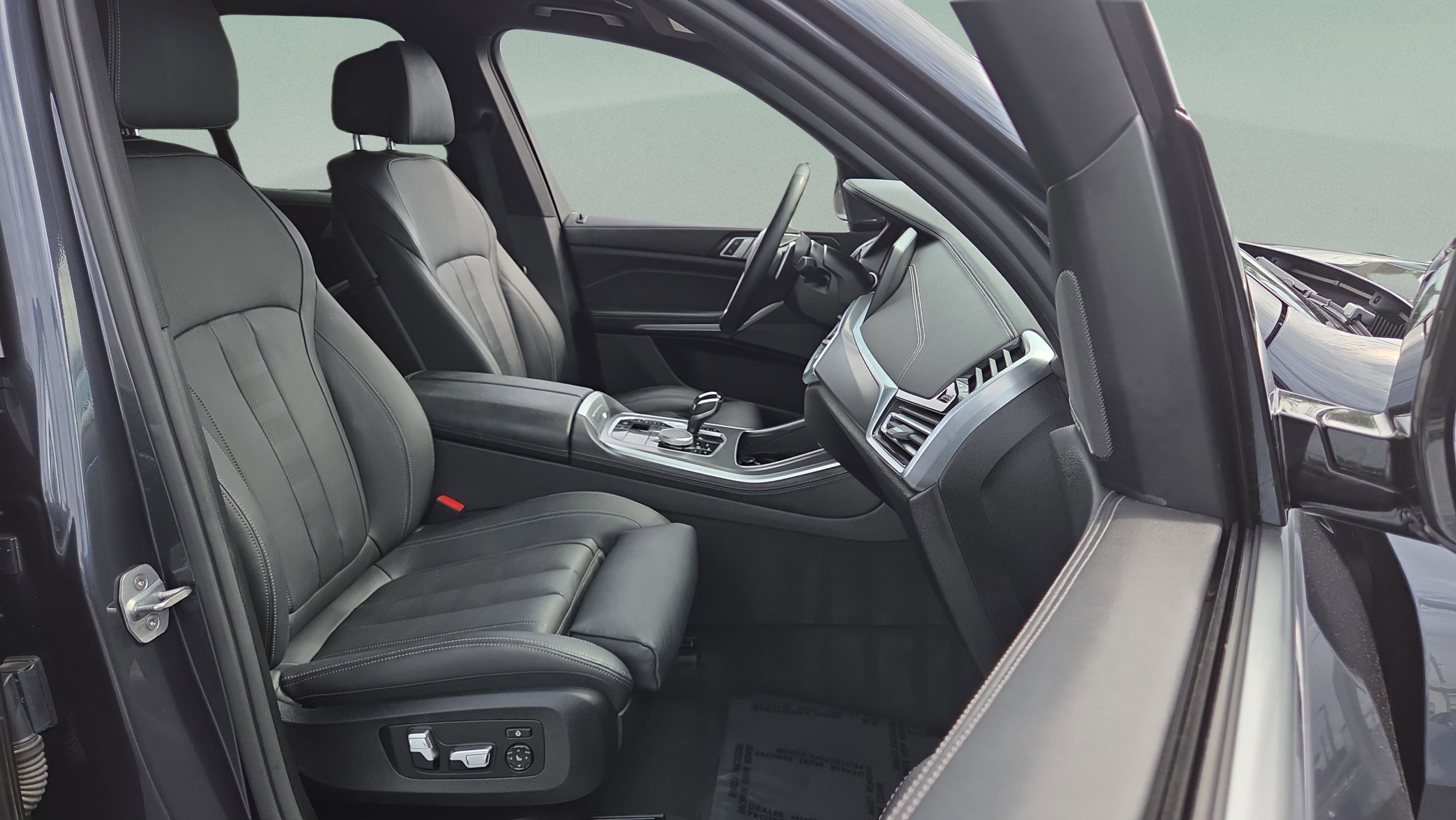 Used 2019 BMW X5 xDrive50i w/ Parking Assistance Package image 19