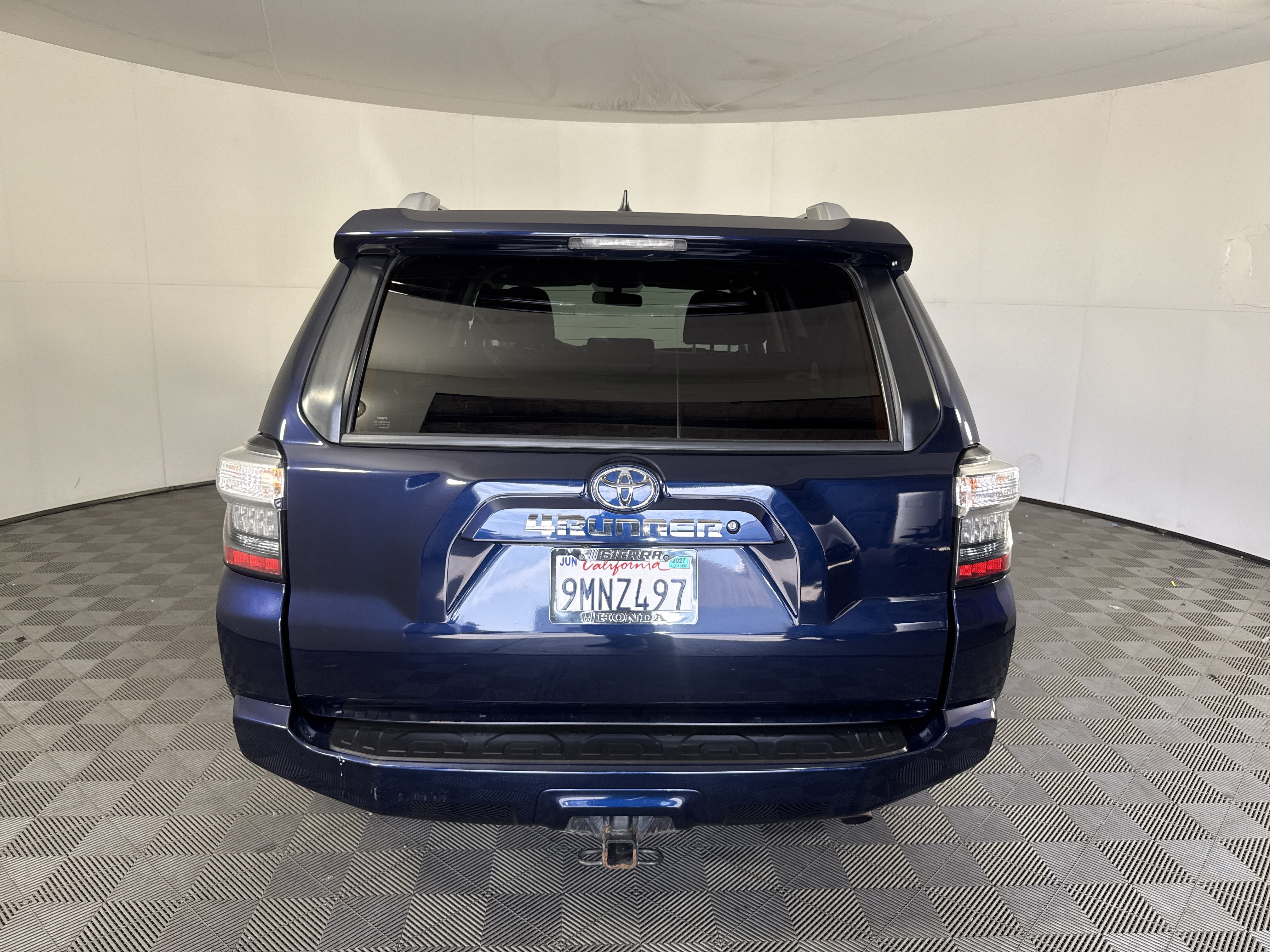 Used 2017 Toyota 4Runner SR5 AWD/4WD image 5