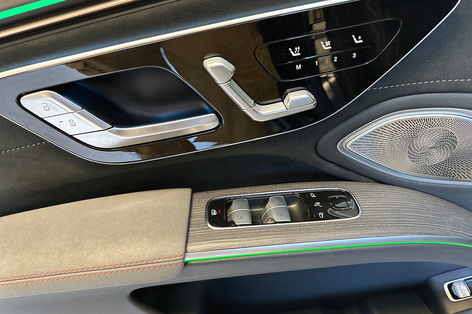 Used 2022 Mercedes-Benz EQS 580 4MATIC Sedan image 8