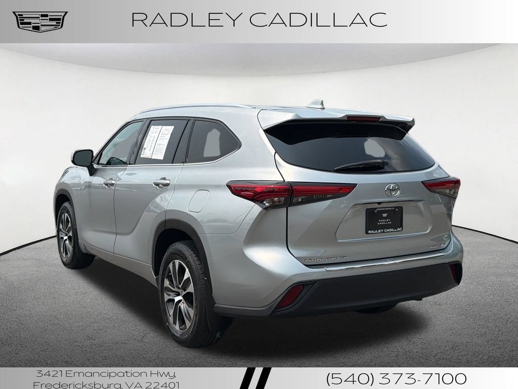 Used 2020 Toyota Highlander XLE AWD/4WD image 18