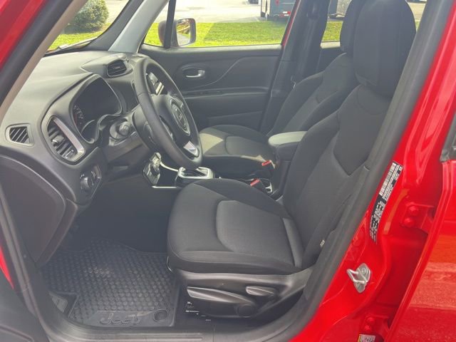 Used 2023 Jeep Renegade Latitude AWD/4WD image 7