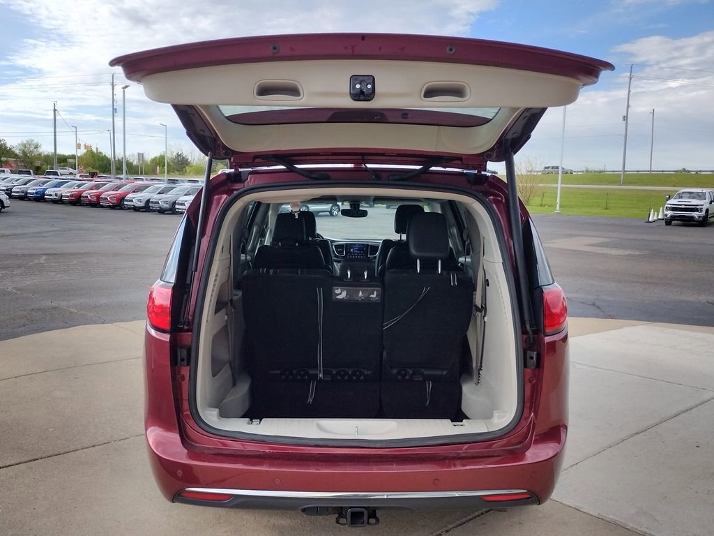 Used 2018 Chrysler Pacifica Touring-L Plus FWD image 14