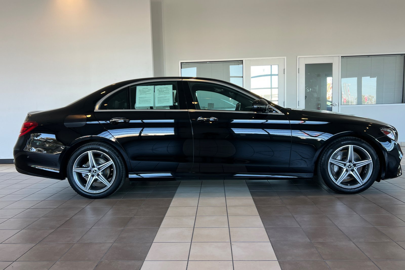 Used 2020 Mercedes-Benz E 350 Sedan image 3