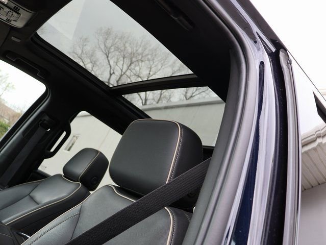 Used 2022 GMC Yukon SLT w/ SLT Premium Package image 46